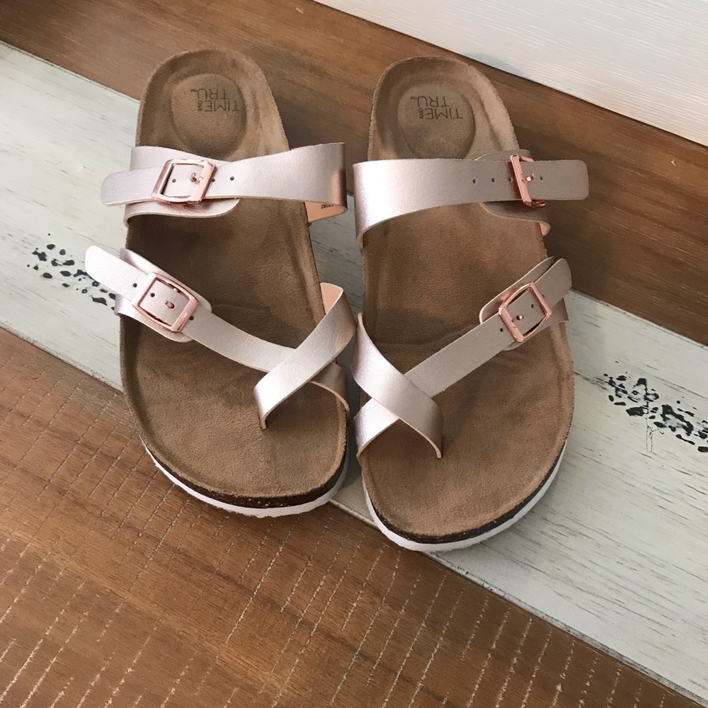 Strap sandals